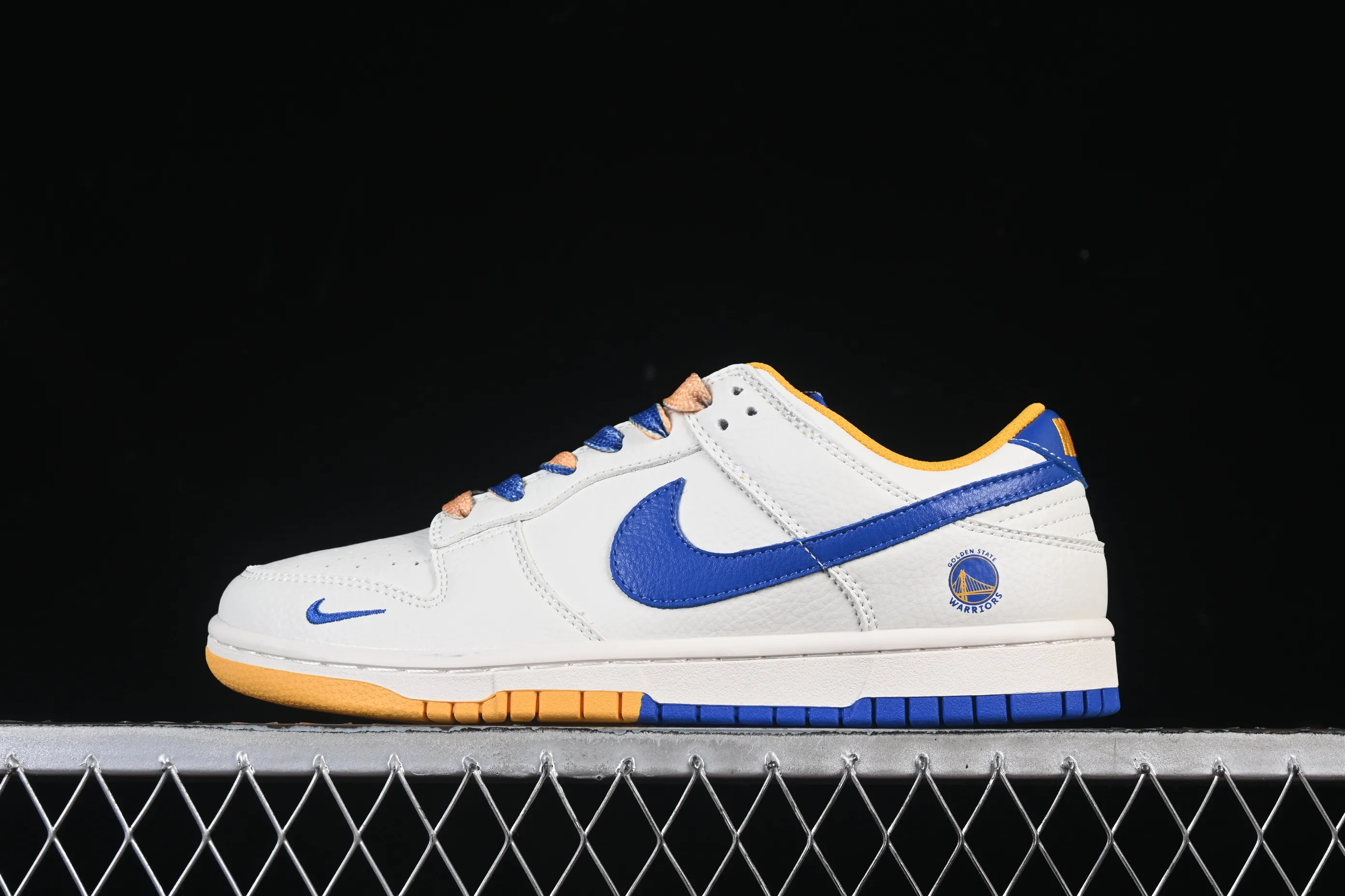 All categories Nk SB Dunk Series Nk SB Dunk Low High-end customized low-top sneakers Nike SB Dunk Low NBA joint Golden State Warriors Anniversary high-end customized low-top casual sneakers CS1688-108